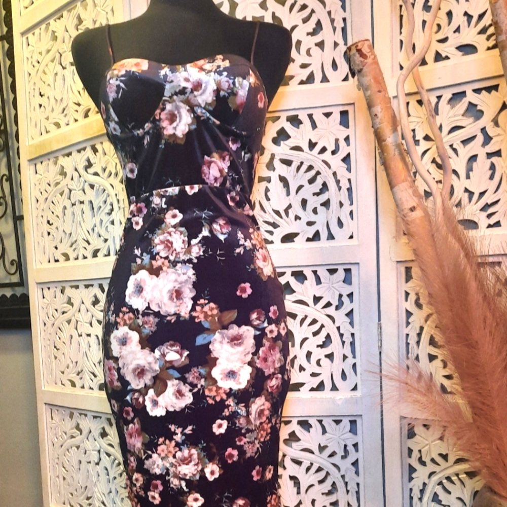 VELVET FLORAL DRESS SIZE SMALL